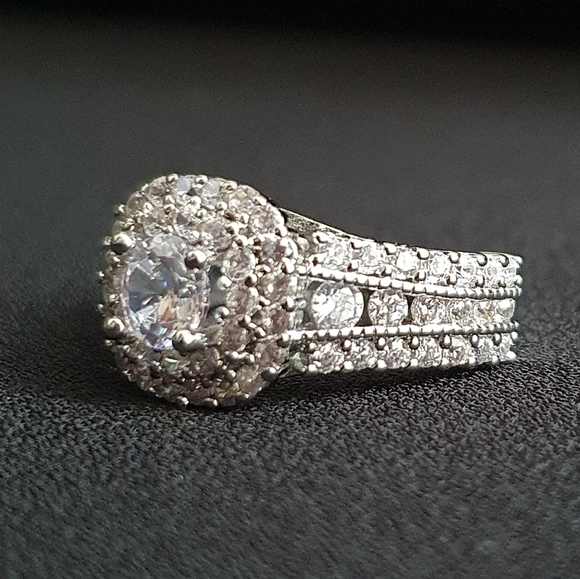 Gorgeous Inlaid Diamond Sparkling Ring - Picture 3 of 6